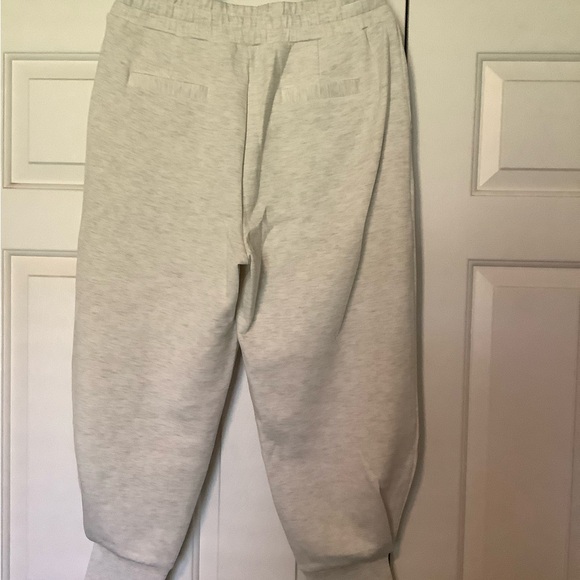 Varley Jogger Relaxed Pant 25" Ivory Marl Large. Like new. - Picture 4 of 4